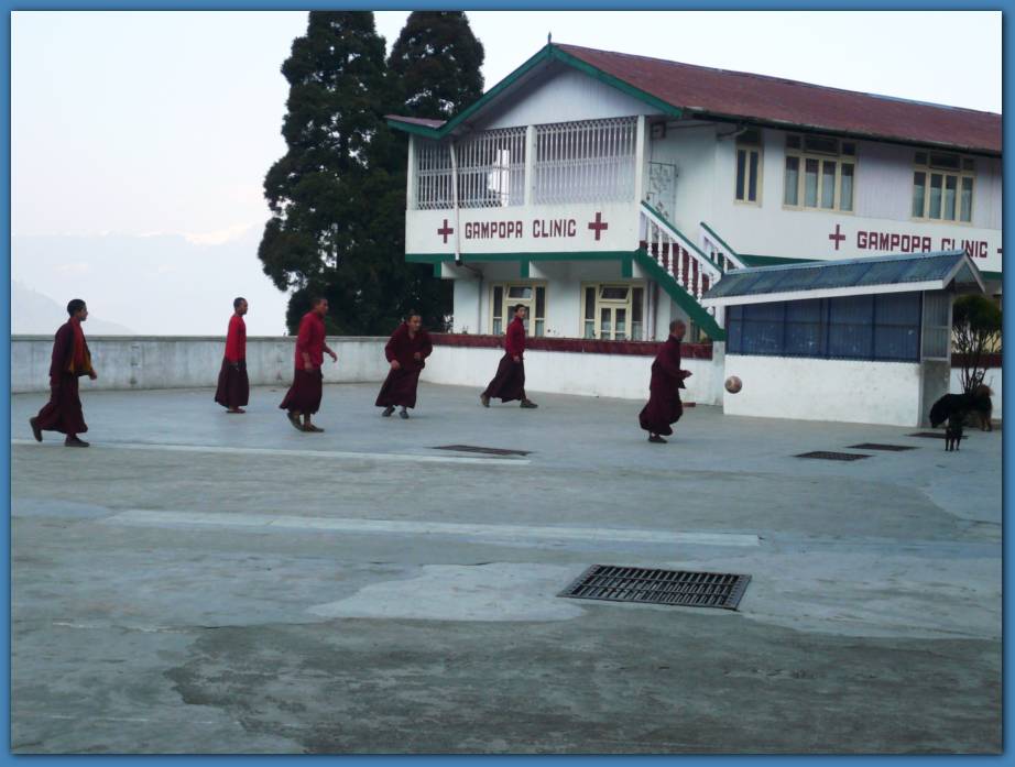 900x674 pixels (69K)